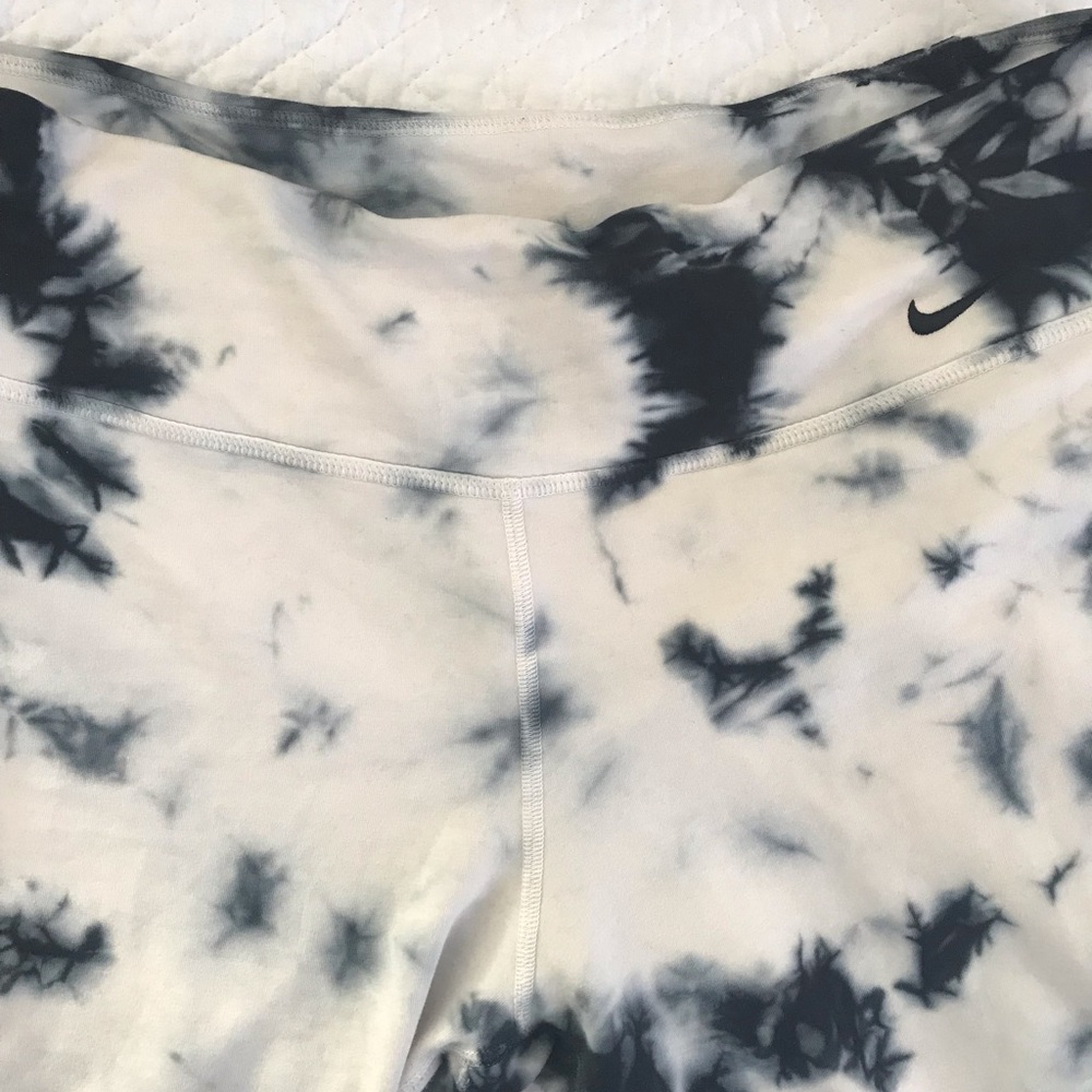 Nike Tie dye leggings only worn once.